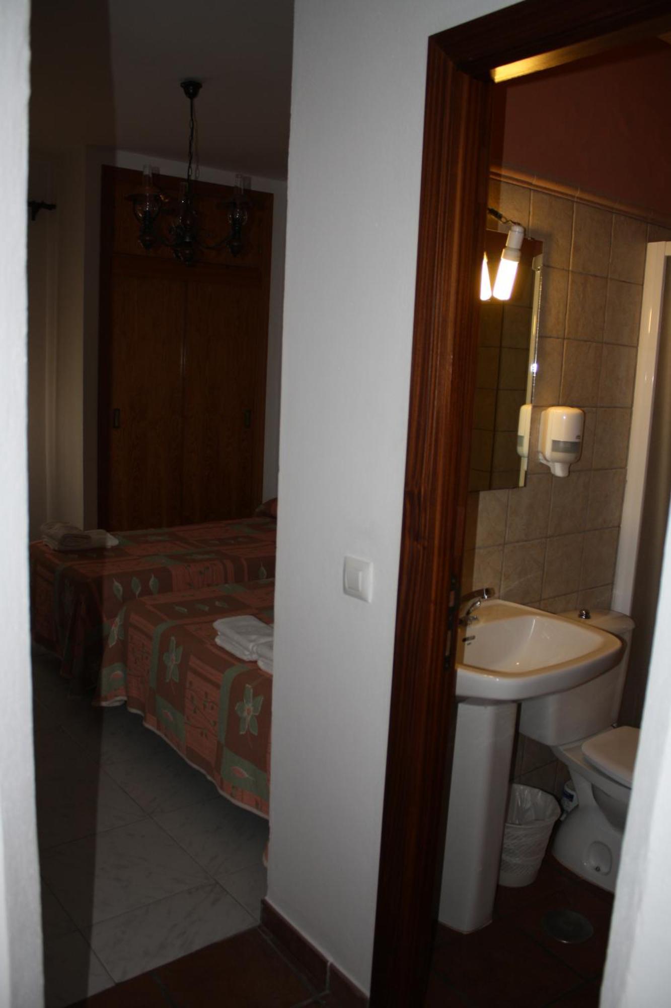 Hostal Torre De Guzman Кониль-де-ла-Фронтера Экстерьер фото
